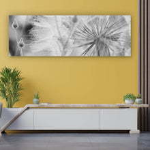 Lade das Bild in den Galerie-Viewer, Aluminiumbild Zarte Pusteblume in schwarz weiß Panorama
