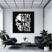 Lade das Bild in den Galerie-Viewer, Spannrahmenbild Totenkopf Stay Wild and Free Quadrat
