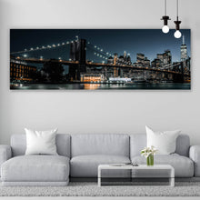 Lade das Bild in den Galerie-Viewer, Aluminiumbild gebürstet Brooklyn Bridge bei Nacht Panorama
