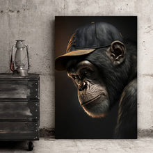 Lade das Bild in den Galerie-Viewer, Aluminiumbild Affe mit Kappe Digital Art Hochformat
