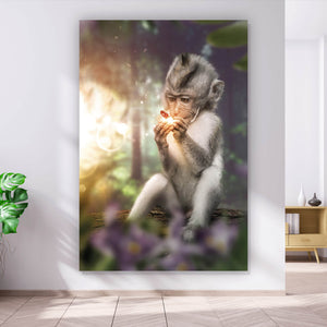 Acrylglasbild Affe mit Schmetterling Hochformat