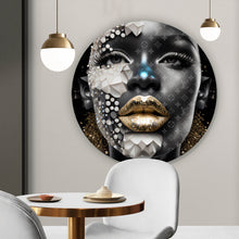 Lade das Bild in den Galerie-Viewer, Aluminiumbild gebürstet Afrikanische Frau mit Gold Kreis
