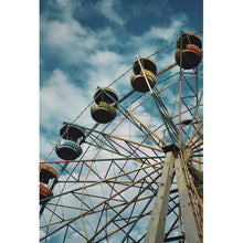 Lade das Bild in den Galerie-Viewer, Aluminiumbild gebürstet Altes Riesenrad über blauem Himmel Hochformat
