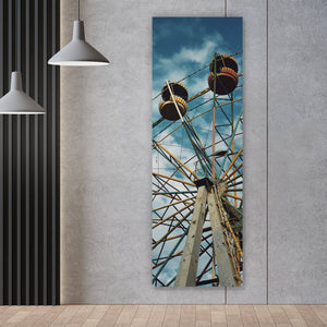 Leinwandbild Altes Riesenrad über blauem Himmel Panorama Hoch