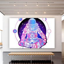 Lade das Bild in den Galerie-Viewer, Aluminiumbild gebürstet Astronaut im Lotus Sitz Querformat
