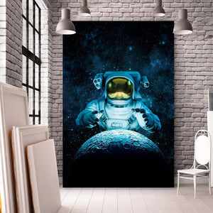 Aluminiumbild gebürstet Astronaut in der Galaxie Hochformat