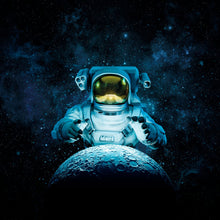 Lade das Bild in den Galerie-Viewer, Aluminiumbild Astronaut in der Galaxie Quadrat
