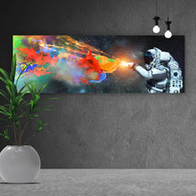 Lade das Bild in den Galerie-Viewer, Aluminiumbild gebürstet Astronaut schießt Regenbogen Panorama
