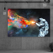 Lade das Bild in den Galerie-Viewer, Leinwandbild Astronaut schießt Regenbogen Querformat
