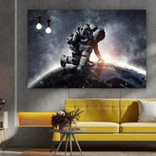 Lade das Bild in den Galerie-Viewer, Aluminiumbild Astronaut touch the World Querformat

