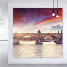 Lade das Bild in den Galerie-Viewer, Leinwandbild Atemberaubende Karlsbrücke in Prag Quadrat
