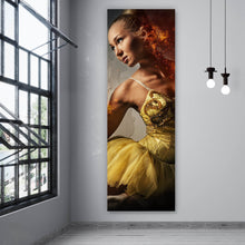 Lade das Bild in den Galerie-Viewer, Aluminiumbild gebürstet Ballerina steht in Flammen Panorama Hoch
