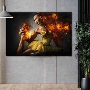 Poster Ballerina steht in Flammen Querformat