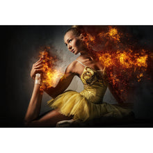 Lade das Bild in den Galerie-Viewer, Leinwandbild Ballerina steht in Flammen Querformat
