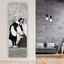 Lade das Bild in den Galerie-Viewer, Aluminiumbild gebürstet Banksy - Hausfrau Panorama Hoch
