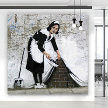 Lade das Bild in den Galerie-Viewer, Aluminiumbild Banksy - Hausfrau Quadrat
