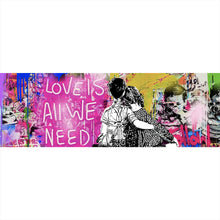 Lade das Bild in den Galerie-Viewer, Aluminiumbild gebürstet Banksy - Love is all we need Panorama
