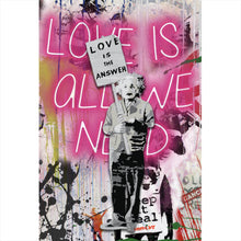 Lade das Bild in den Galerie-Viewer, Aluminiumbild Banksy - Love is the answer No.2 Hochformat
