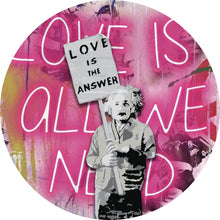 Lade das Bild in den Galerie-Viewer, Aluminiumbild gebürstet Banksy - Love is the answer No.2 Kreis
