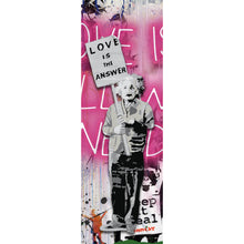 Lade das Bild in den Galerie-Viewer, Aluminiumbild Banksy - Love is the answer No.2 Panorama Hoch
