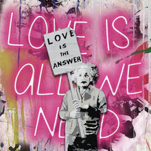 Lade das Bild in den Galerie-Viewer, Aluminiumbild Banksy - Love is the answer No.2 Quadrat
