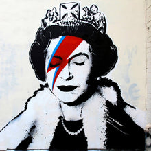 Lade das Bild in den Galerie-Viewer, Leinwandbild Banksy- Ziggy Stardust Queen Quadrat
