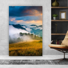 Lade das Bild in den Galerie-Viewer, Aluminiumbild gebürstet Berglandschaft im Nebel Hochformat
