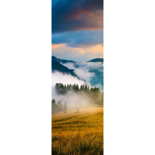 Lade das Bild in den Galerie-Viewer, Aluminiumbild gebürstet Berglandschaft im Nebel Panorama Hoch
