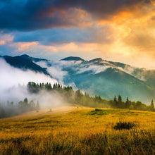 Lade das Bild in den Galerie-Viewer, Spannrahmenbild Berglandschaft im Nebel Quadrat
