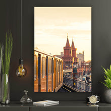Lade das Bild in den Galerie-Viewer, Aluminiumbild gebürstet Berlin bei Sonnenaufgang Hochformat
