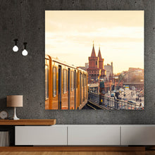 Lade das Bild in den Galerie-Viewer, Spannrahmenbild Berlin bei Sonnenaufgang Quadrat
