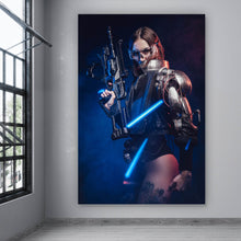 Lade das Bild in den Galerie-Viewer, Poster Bewaffnete sexy Frau Hochformat

