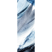 Lade das Bild in den Galerie-Viewer, Aluminiumbild Blaue Federn auf weißem Hintergrund Panorama Hoch
