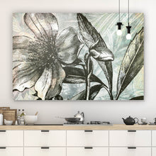 Lade das Bild in den Galerie-Viewer, Aluminiumbild Blüte in grau Tönen Querformat
