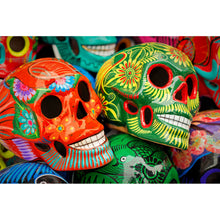 Lade das Bild in den Galerie-Viewer, Aluminiumbild gebürstet Bunte mexikanische Schädel Querformat
