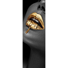 Lade das Bild in den Galerie-Viewer, Acrylglasbild Chrome Lippen Gold Panorama Hoch
