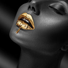 Lade das Bild in den Galerie-Viewer, Aluminiumbild Chrome Lippen Gold Quadrat
