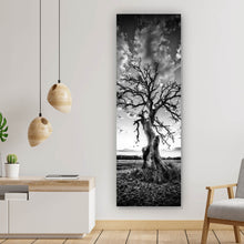 Lade das Bild in den Galerie-Viewer, Poster Der Einsame Baum Panorama Hoch
