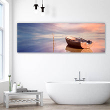 Lade das Bild in den Galerie-Viewer, Aluminiumbild Einsames Boot bei Sonnenuntergang Panorama
