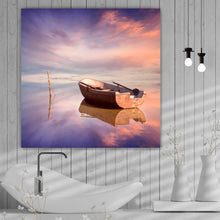 Lade das Bild in den Galerie-Viewer, Aluminiumbild Einsames Boot bei Sonnenuntergang Quadrat
