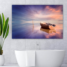 Lade das Bild in den Galerie-Viewer, Aluminiumbild gebürstet Einsames Boot bei Sonnenuntergang Querformat
