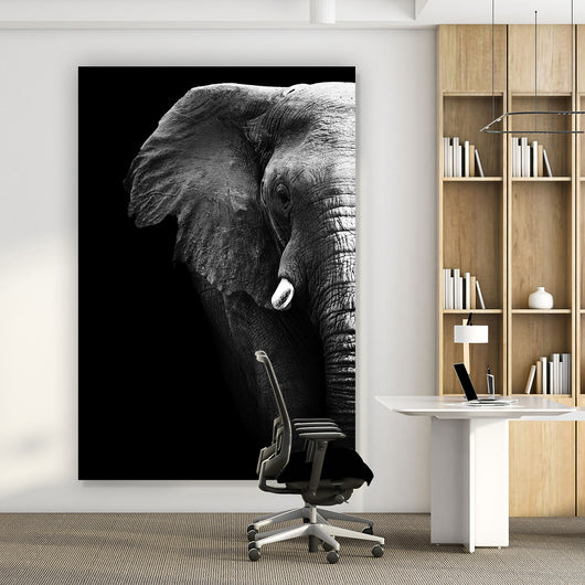 Aluminiumbild gebürstet Elefant auf Schwarz Hochformat