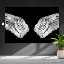 Lade das Bild in den Galerie-Viewer, Aluminiumbild Engelsflügel auf schwarzem Hintergrund Querformat
