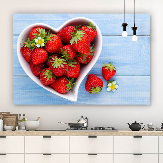 Acrylglasbild Erdbeeren in einer Herzschale Querformat