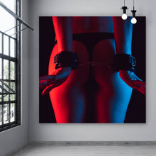 Lade das Bild in den Galerie-Viewer, Aluminiumbild Erotische Frau in Handschellen No.2 Quadrat
