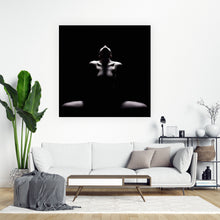 Lade das Bild in den Galerie-Viewer, Aluminiumbild gebürstet Erotische Silhouette auf Schwarz Quadrat
