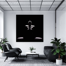 Lade das Bild in den Galerie-Viewer, Aluminiumbild gebürstet Erotische Silhouette auf Schwarz Quadrat
