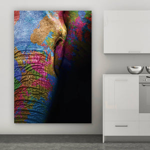 Spannrahmenbild Farbenfroher Elefantenkopf Hochformat