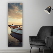 Lade das Bild in den Galerie-Viewer, Aluminiumbild Fischerboot bei Sonnenaufgang hoch Panorama Hoch
