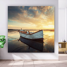 Lade das Bild in den Galerie-Viewer, Leinwandbild Fischerboot bei Sonnenaufgang Quadrat
